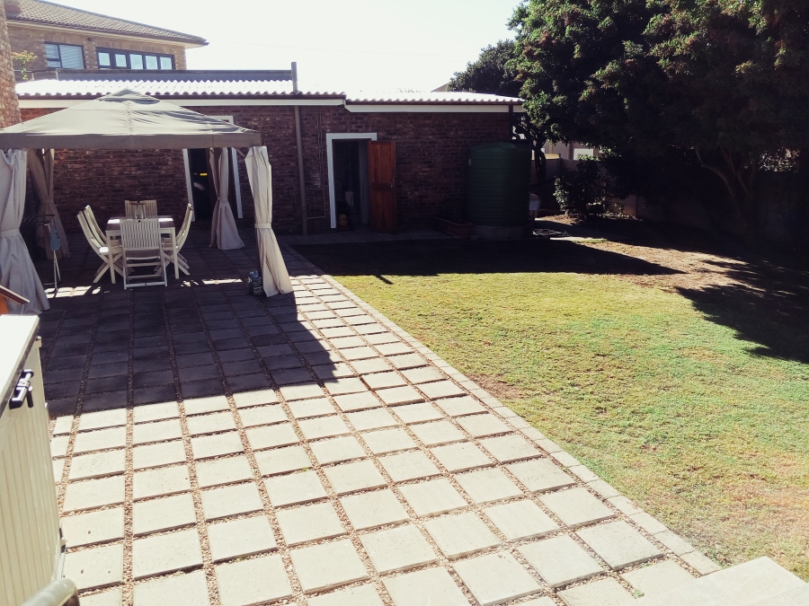 6 Bedroom Property for Sale in Bayview Western Cape